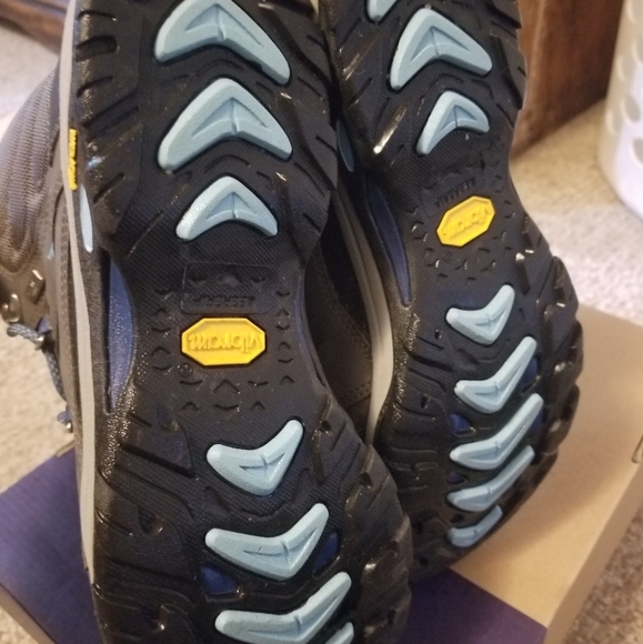 Teva hiking boots size 9 - Picture 6 of 6